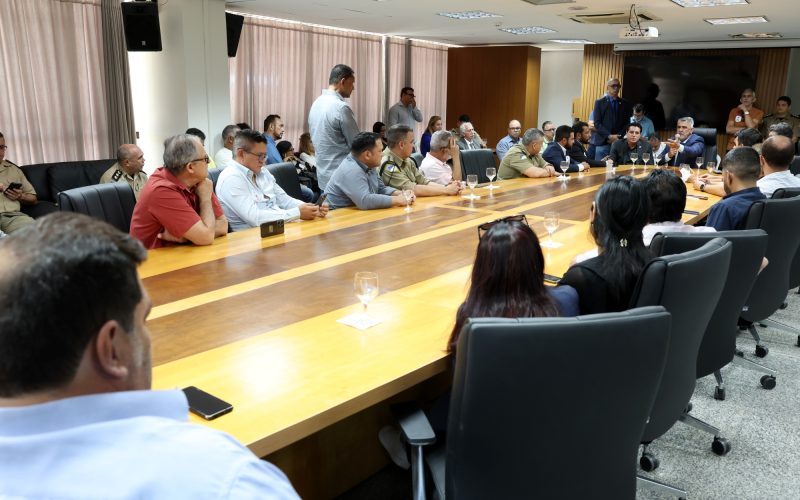 Amélio Cayres recebe sindicalistas e discute PEC do Teto