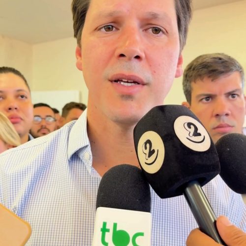 Daniel Vilela vistoria obras do Hospital Estadual de Formosa