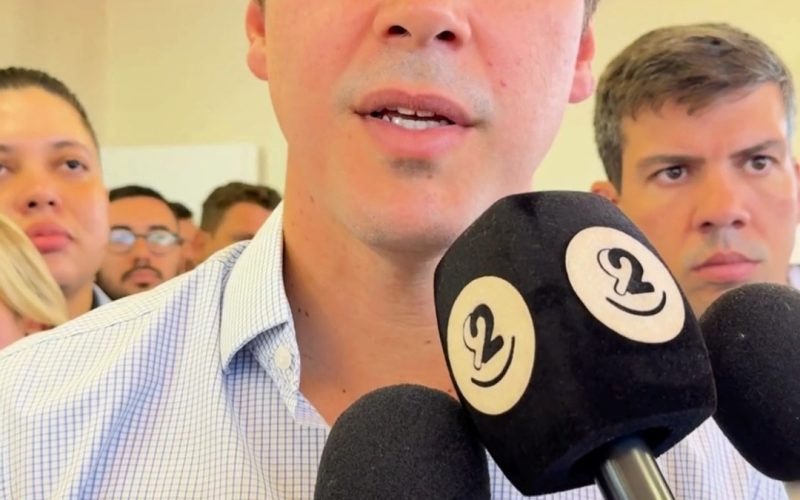 Daniel Vilela vistoria obras do Hospital Estadual de Formosa