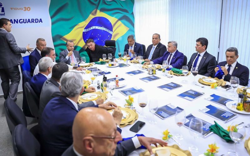 Senador Eduardo Gomes participa de almoço com o ex-presidente Jair Bolsonaro