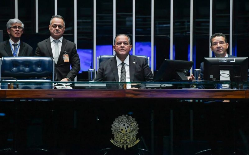 Com viagem de Alcolumbre ao exterior, Eduardo Gomes (centro) se torna primeiro tocantinense a assumir presidência do Senado
