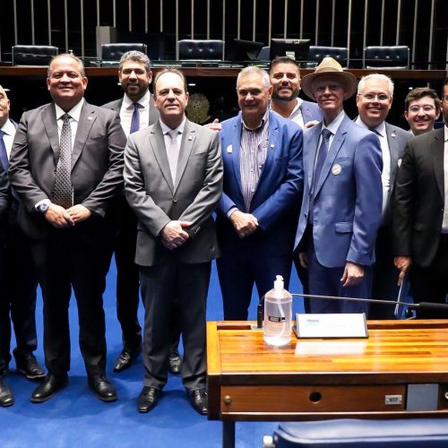 Senador Eduardo Gomes recebe autoridades do Tocantins