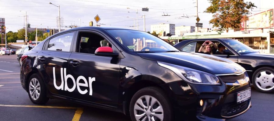 Uber é condenada a pagar R$ 17 mil por deixar passageiro em local errado