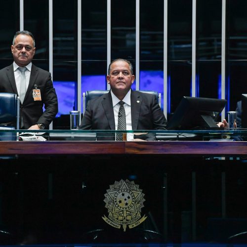 Vice-presidente Eduardo Gomes preside a primeira Sessão Deliberativa Ordinária do Senado em 2025