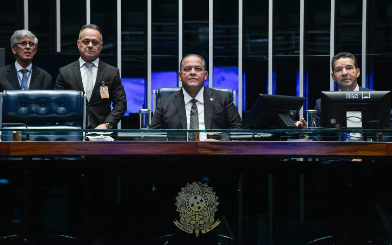 Vice-presidente Eduardo Gomes preside a primeira Sessão Deliberativa Ordinária do Senado em 2025
