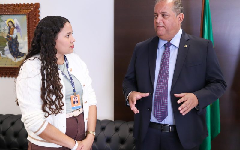 Vice-presidente do Senado, Eduardo Gomes recebe Jovem Senadora do Tocantins