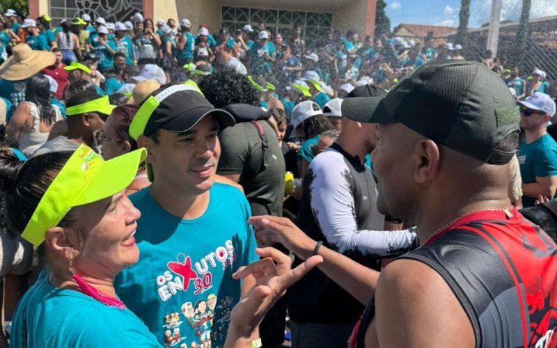 No carnaval, Vicentinho Júnior elenca serviços prestados ao Tocantins: “Hoje é folia, mas ontem foi e sempre será trabalho”