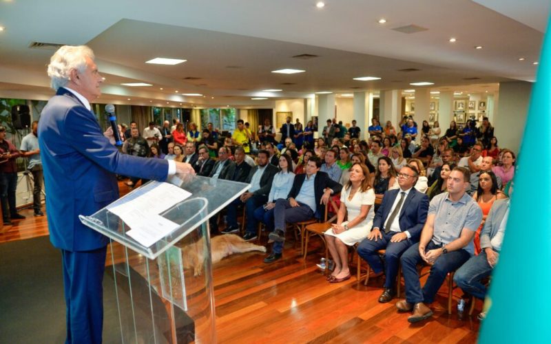 Caiado anuncia repasse de R$ 38,6 milhões  aos municípios