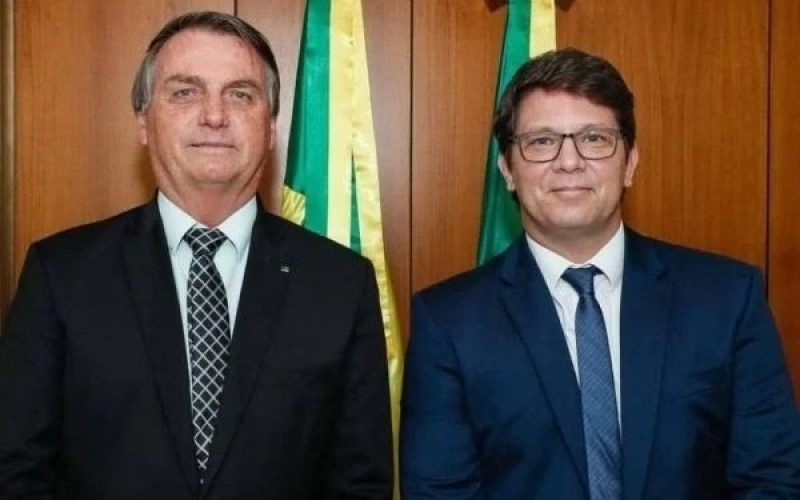 Mario Frias se manifesta sobre políticos que celebram Fernanda Torres