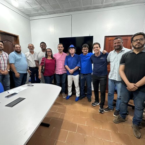 Acompanhado por vereadores e lideranças, Vicentinho Júnior repassa de R$ 500 mil para Colinas