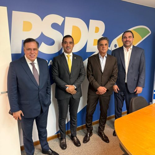 Recebido por Aécio, Vicentinho reverencia história do PSDB e projeto no Tocantins