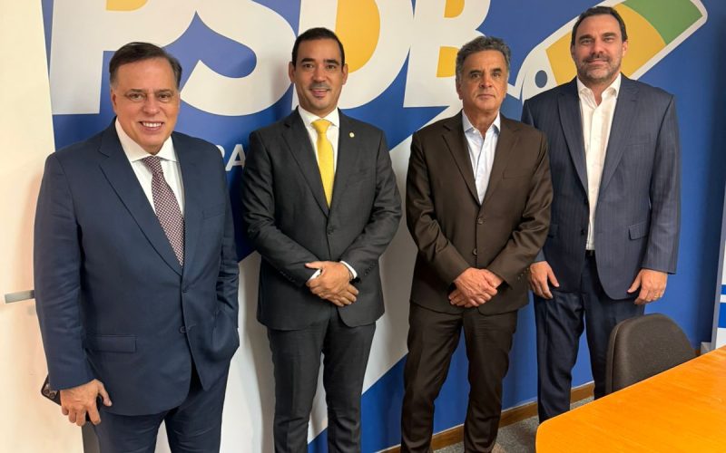 Recebido por Aécio, Vicentinho reverencia história do PSDB e projeto no Tocantins