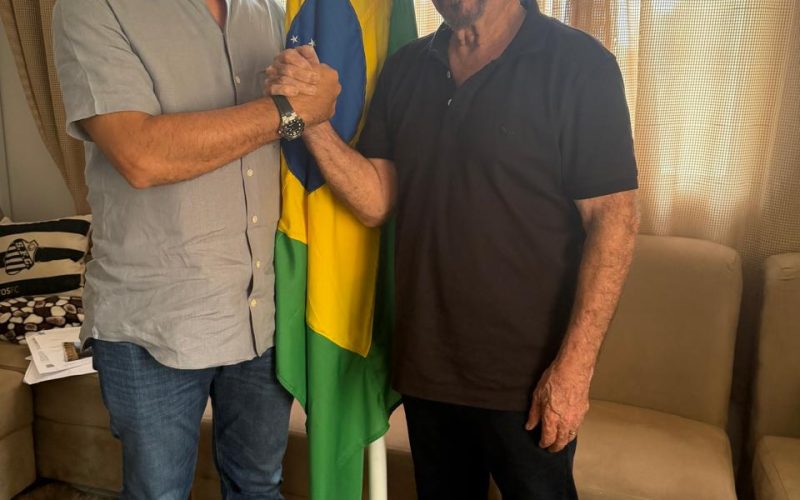 Pré-candidatura de Vicentinho Júnior ao governo do Estado recebe apoio de Bispo Guaracy