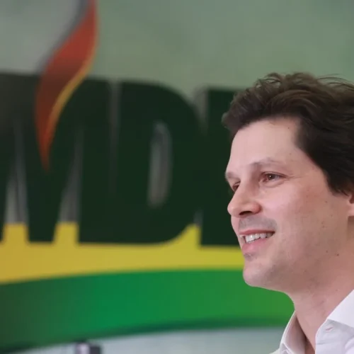 Goiás: Ana Paula Rezende sai do MDB