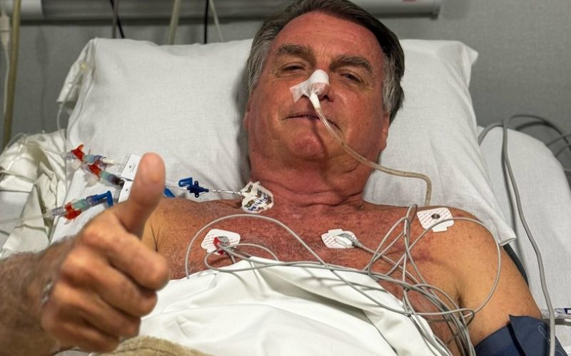 Michelle Bolsonaro: ”Cirurgia continua. Quadro é estável”