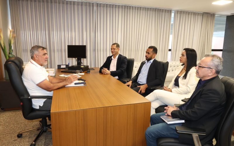 Presidente da Aleto discute leis para promoção da Igualdade Racial com secretário de Estado