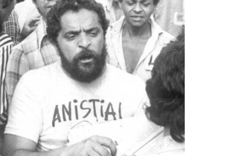 Michelle Bolsonaro posta foto de Lula com camiseta escrita “anistia”