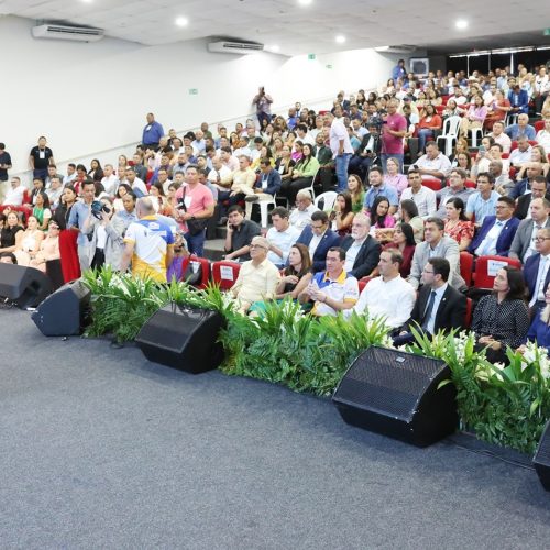 Amélio Cayres lembra compromisso com vereadores em evento da Asscam