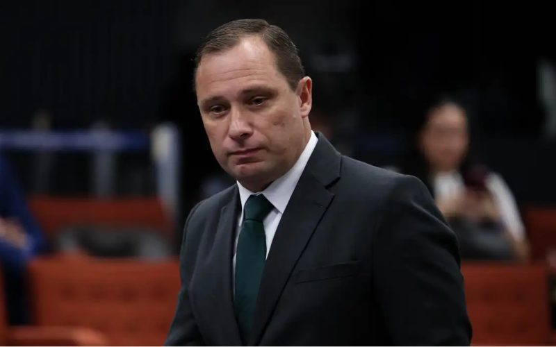 Cid rejeita escolta da PF e organiza mudança para os EUA