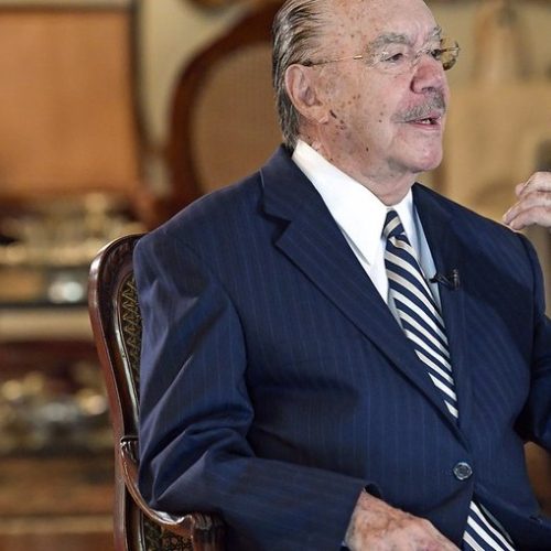Não podemos correr atrás de um doido, diz Sarney ao defender Moraes