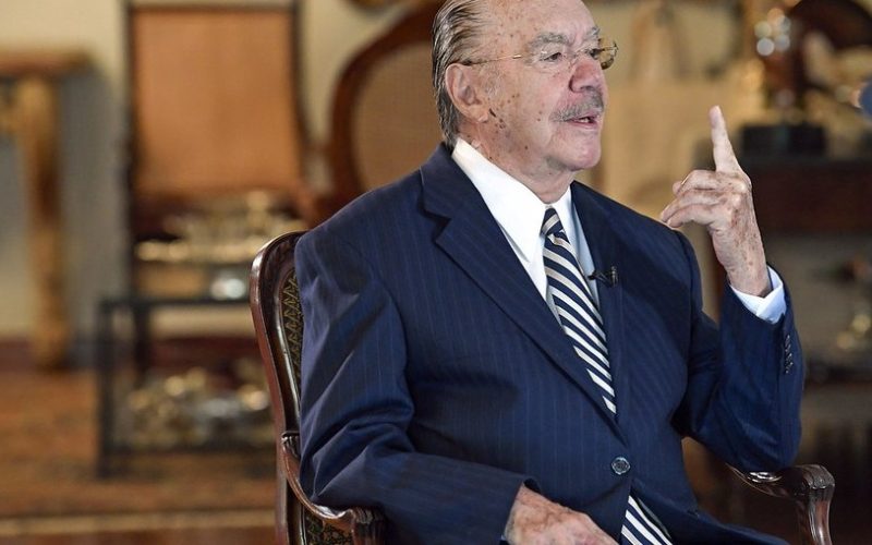 Não podemos correr atrás de um doido, diz Sarney ao defender Moraes