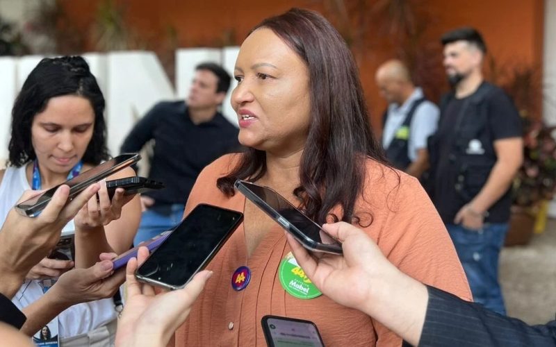 Prefeitos brasileiros presos em Israel vivem rotina de tensão