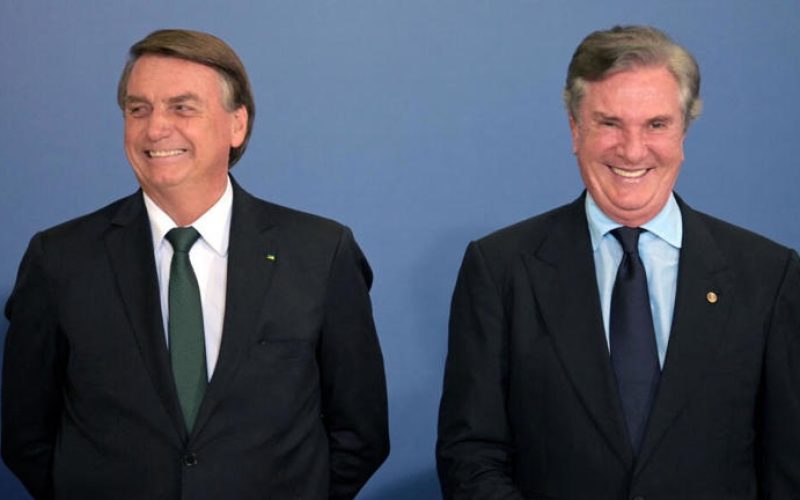 Prisão de Collor ( à esquerda de Bolsonaro) gera repercussão internacional