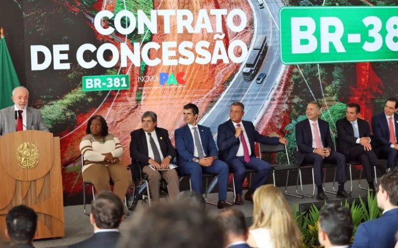 Lula assina concessão da ‘rodovia da morte’