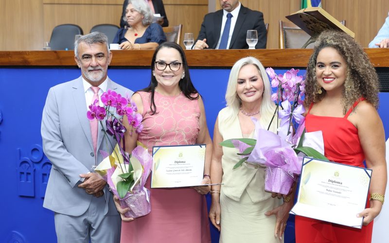 Amélio Cayres homenageia lideranças femininas em Sessão Solene do Dia da Mulher