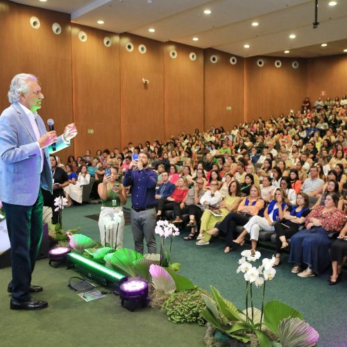 Caiado enaltece trabalho de assistentes sociais goianos: “Ensinam ao país como é ser 1º lugar”