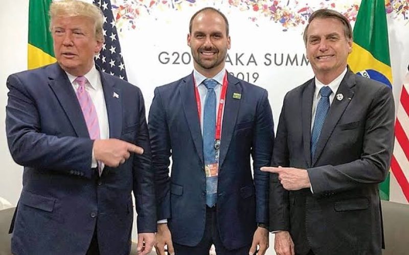 Eduardo Bolsonaro (foto/centro) faz apelo a Trump