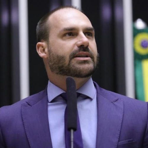 Deputado do PT denuncia Eduardo Bolsonaro por conspiração nos EUA