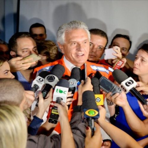 Lula taxa impostos e Caiado (foto) concede isenções de impostos