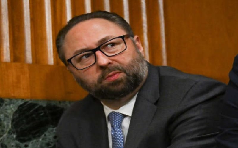 Conselheiro de Trump diz que não vai parar até Bolsonaro ser “livre”