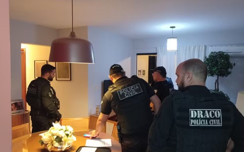 Polícias cumprem 50 mandados contra suspeitos de transportar drogas em aviões