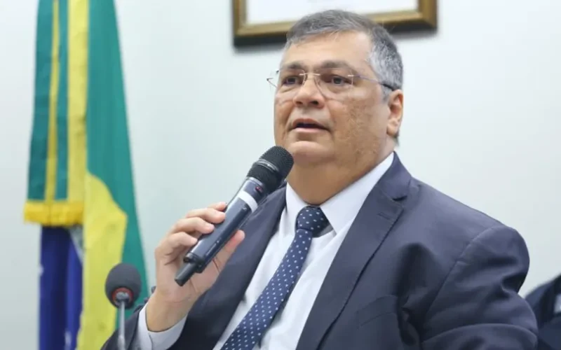 Dino aciona PF para investigar deputados por suspeita de desvios de emendas