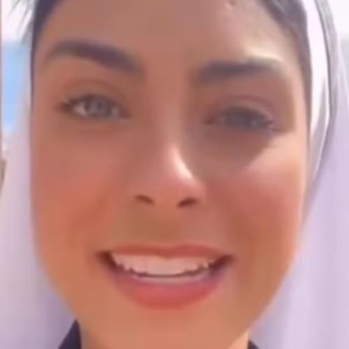 Freira que viralizou nas mídias sociais por sua beleza vendia terços em bares