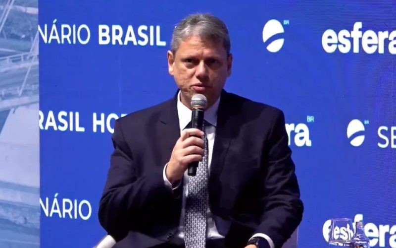 Clã Bolsonaro sabota abertamente a pré-candidatura  de Tarcísio