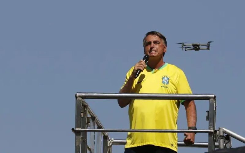 Não vou fugir ou sair do Brasil, diz Bolsonaro (foto)