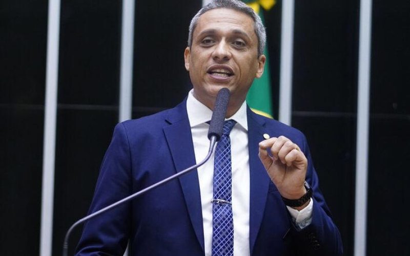 Líder do PL diz que fala de Gayer sobre ‘trisal’ com Alcolumbre, Gleisi e Lindbergh ‘foi infeliz’