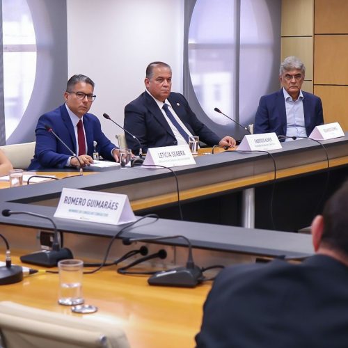 Vice-presidente do Senado, Eduardo Gomes recebe homenagem da Anatel por contribuição ao setor de telecomunicações