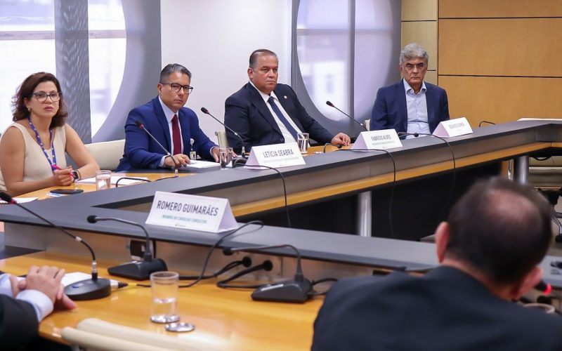 Vice-presidente do Senado, Eduardo Gomes recebe homenagem da Anatel por contribuição ao setor de telecomunicações