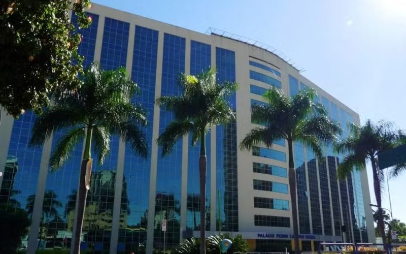 Mais de 6 mil professores da rede estadual recebem promoção em Goiás