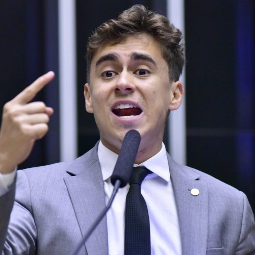 Nikolas Ferreira defende fechamento da Rede Globo