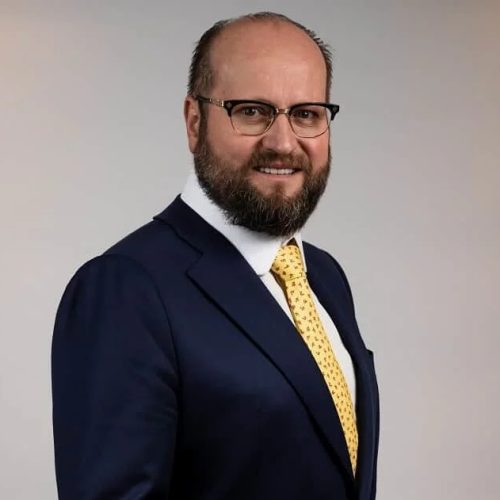A vida de luxo do advogado suspeito de envolvimento na fraude do INSS