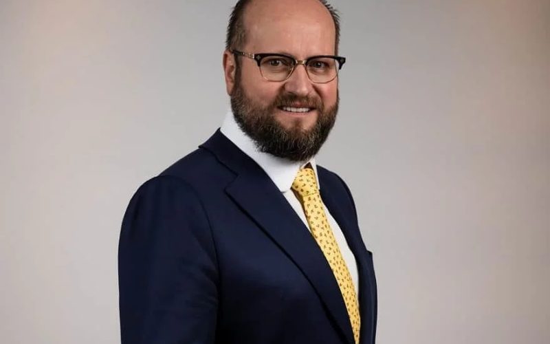 A vida de luxo do advogado suspeito de envolvimento na fraude do INSS