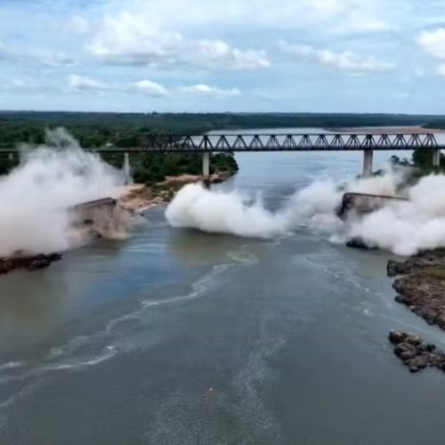 Imagens de drone mostram implosão do que restou da ponte que desabou e matou 14 pessoas entre TO e MA