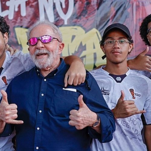 Jovens rejeitam Lula (centro) e desaprovação dispara