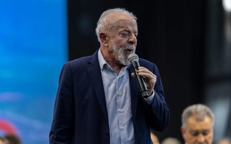 Lula: ‘Não adianta Trump ficar gritando de lá, porque aprendi a não ter medo de cara feia’