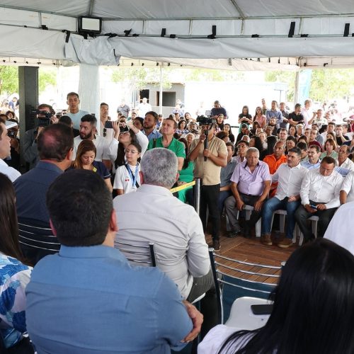 Deputados participam do lançamento de escola pública em Luzimangues